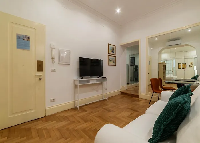 The Mirror Next To Spanish Steps Apartment *